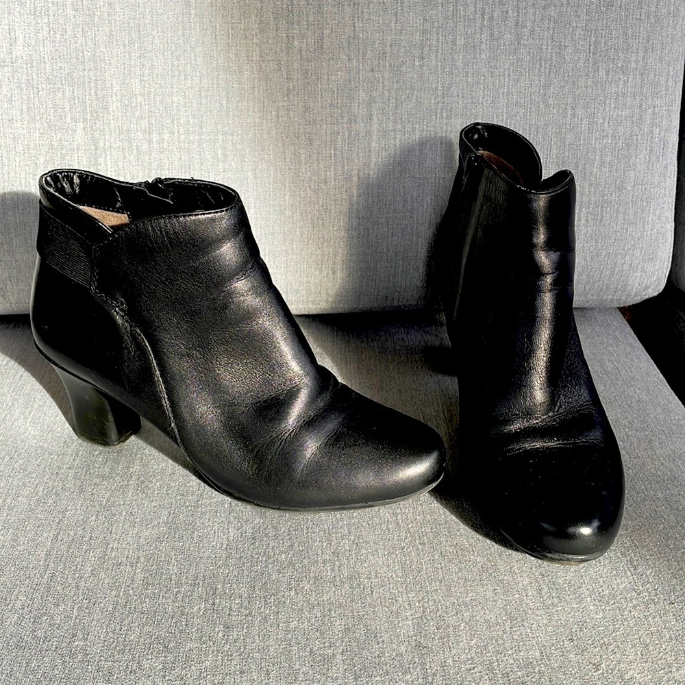 Naturalizer women’s ankle boots 9.5 excellent condition